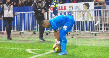 欧冠本周最佳球员候选：马杜埃凯、孔德、德凯特拉雷、格洛赫（欧冠本周最佳球员提名名单：马杜埃凯、孔德、德凯特拉雷、格洛赫）