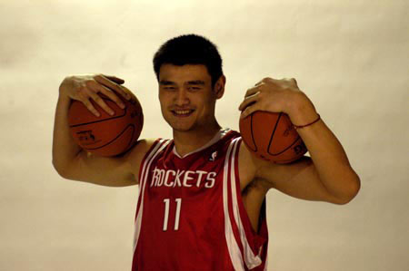 越南记者质疑国安近期比赛强度，拉米罗：各队差距其实并不大（越南记者质疑国安近期赛程强度，拉米罗回应：各队实力差距并不悬殊）