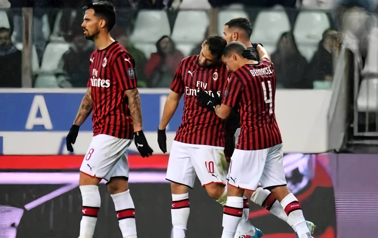 袁甲：成都个别球迷对阿奇姆彭种族歧视的行为必须严惩（袁甲：须严惩成都少数球迷针对阿奇姆彭的种族歧视行为）