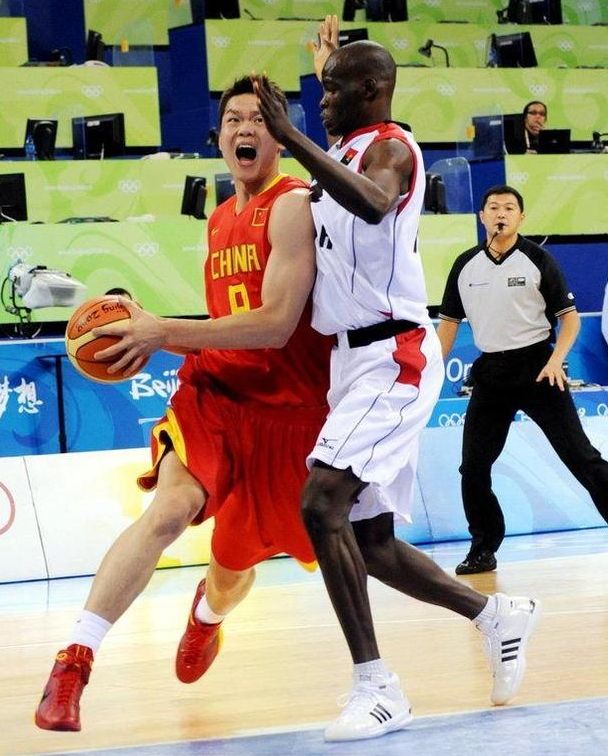 FIFA年度最佳门将候选：多纳鲁马、阿利松、什琴斯尼在列（FIFA最佳门将提名出炉：多纳鲁马、阿利松、什琴斯尼入选）