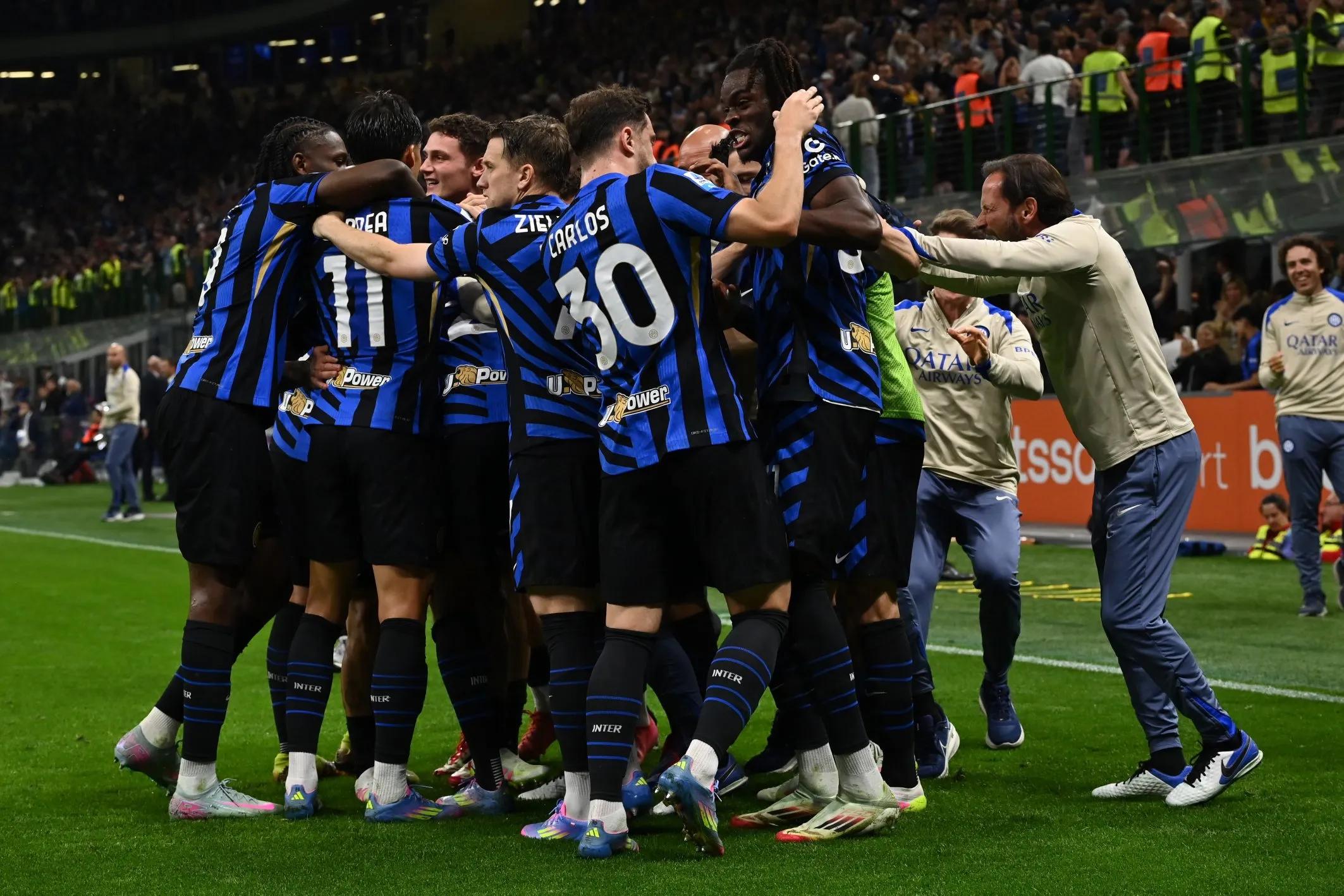 自意甲首秀以来代表同一球队参与超过100球，莱奥是同期第4人（莱奥自意甲首秀至今为同队参与进球破百，排名同期第4）